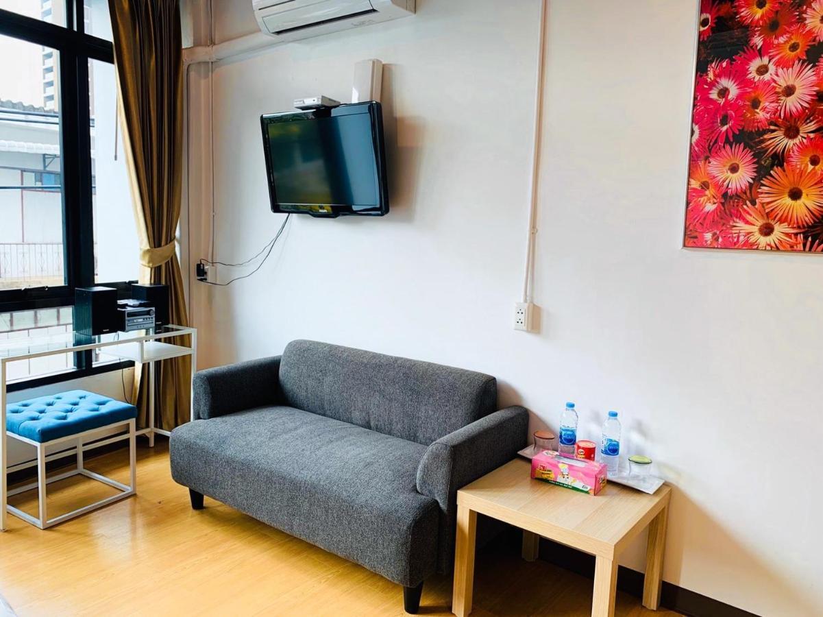 Daraya Hostel Бангкок Экстерьер фото